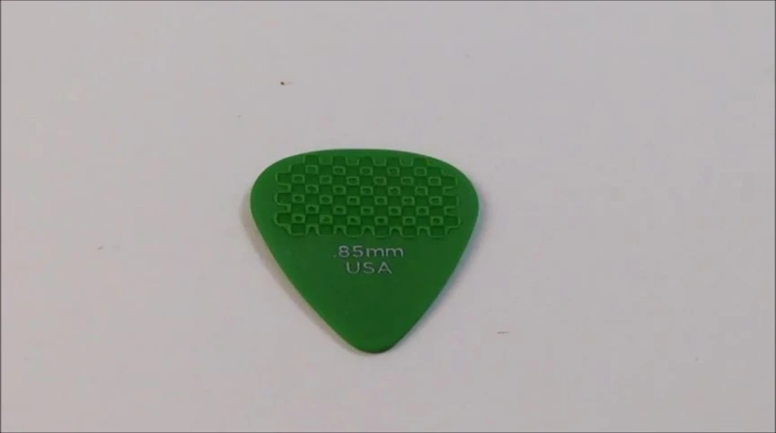 Text explaining the material composition of the pick.