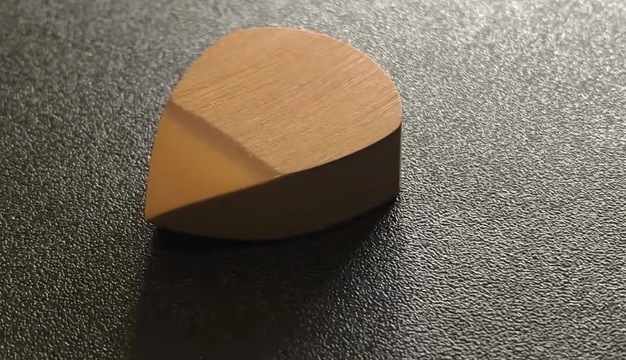 Close-up of the Torlon 4203 pick