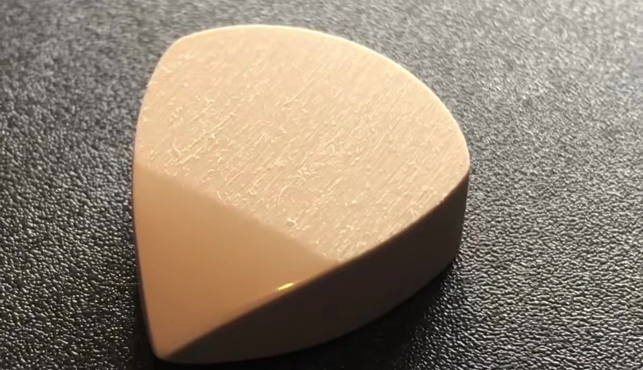 Close-up of the Ketron Peak 1000 pick