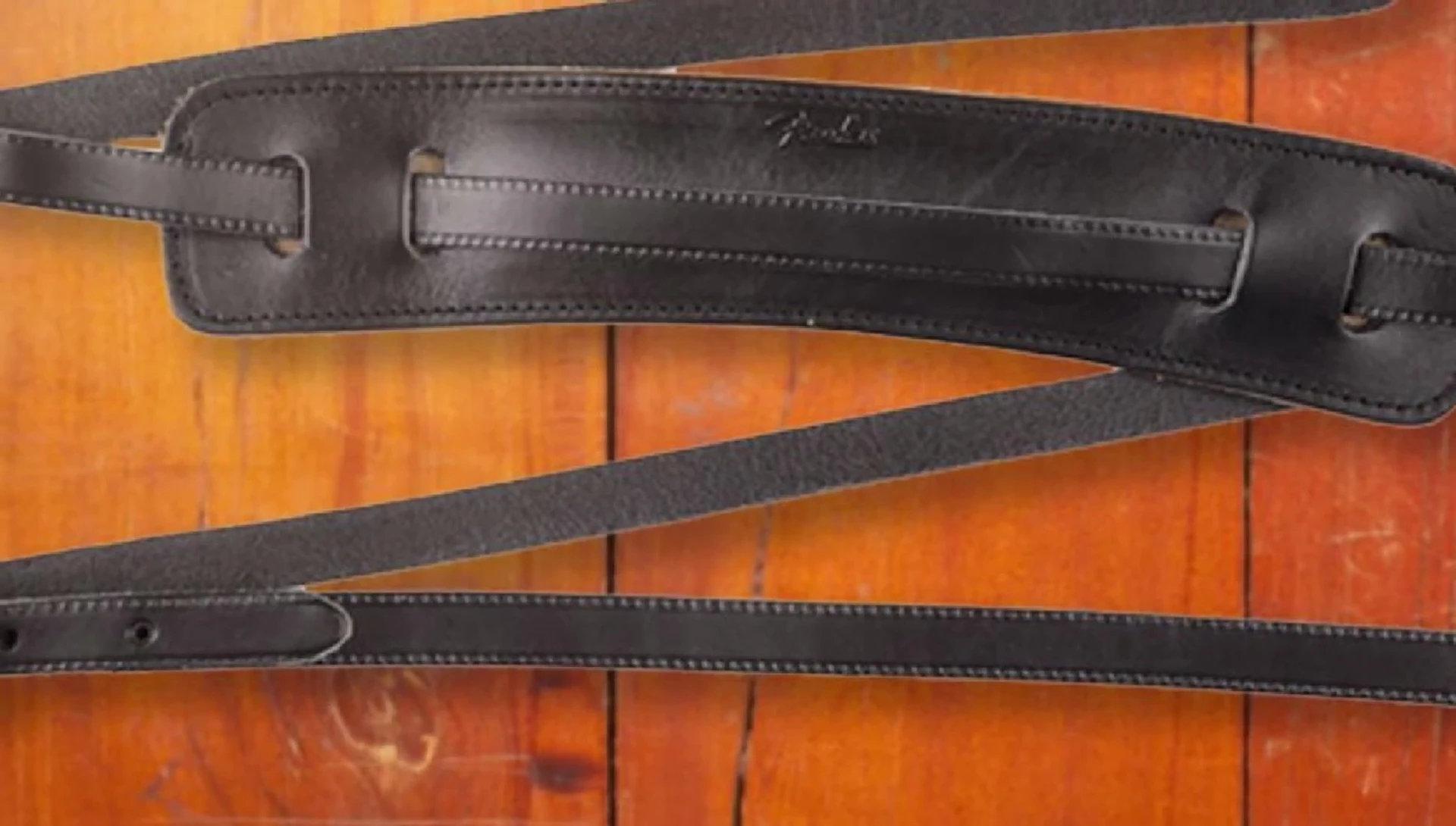 Fender Deluxe Vintage strap showcasing its classic style