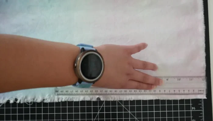 Prep the fabric: Cut off frayed edges, measure and cut to desired width (7.5 cm) and length (188 cm). Sew together if necessary.