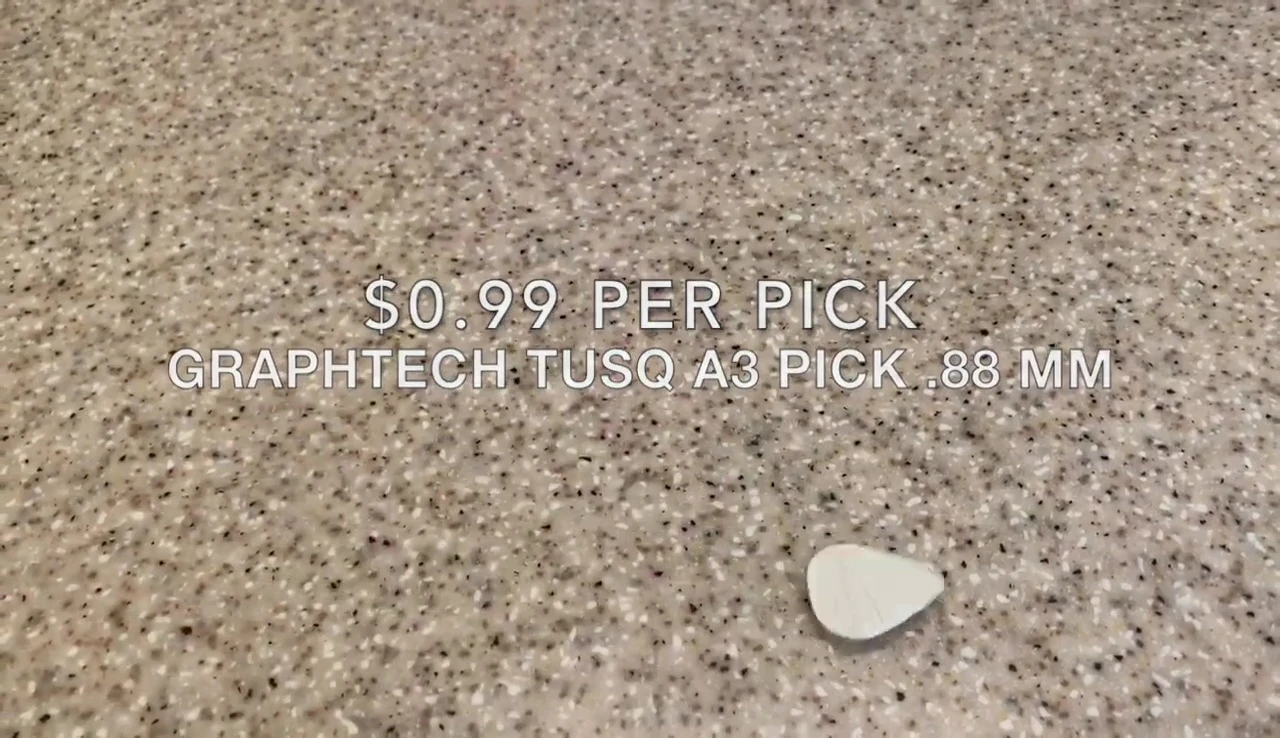 Introduction to the experiment focusing on the impact of pick material on guitar tone with dead strings.
