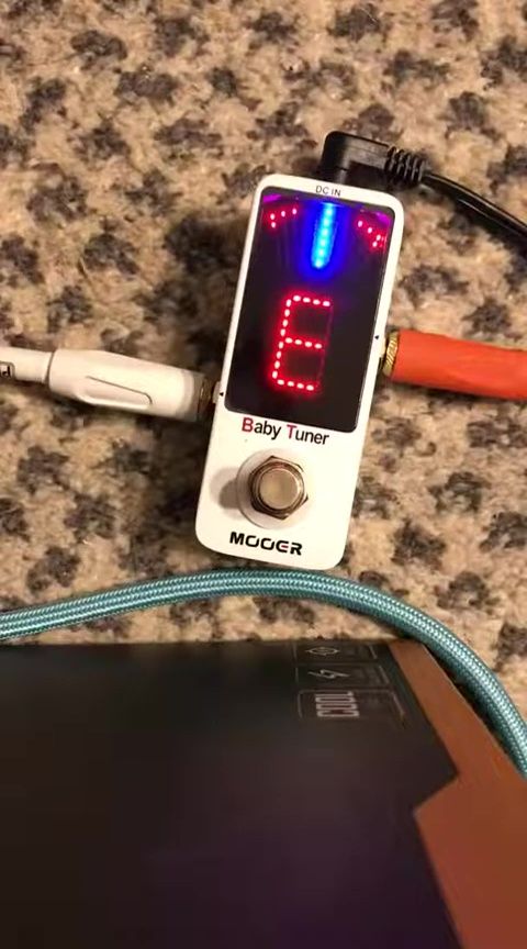 Highlighting the bright LEDs of the tuner.