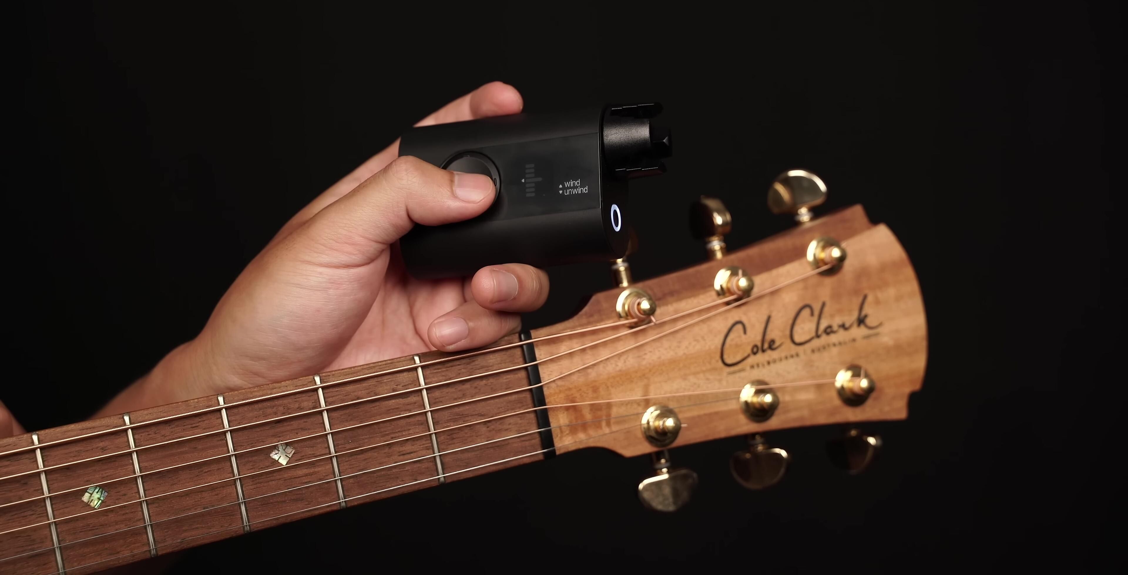Roadie 3 string winder in use