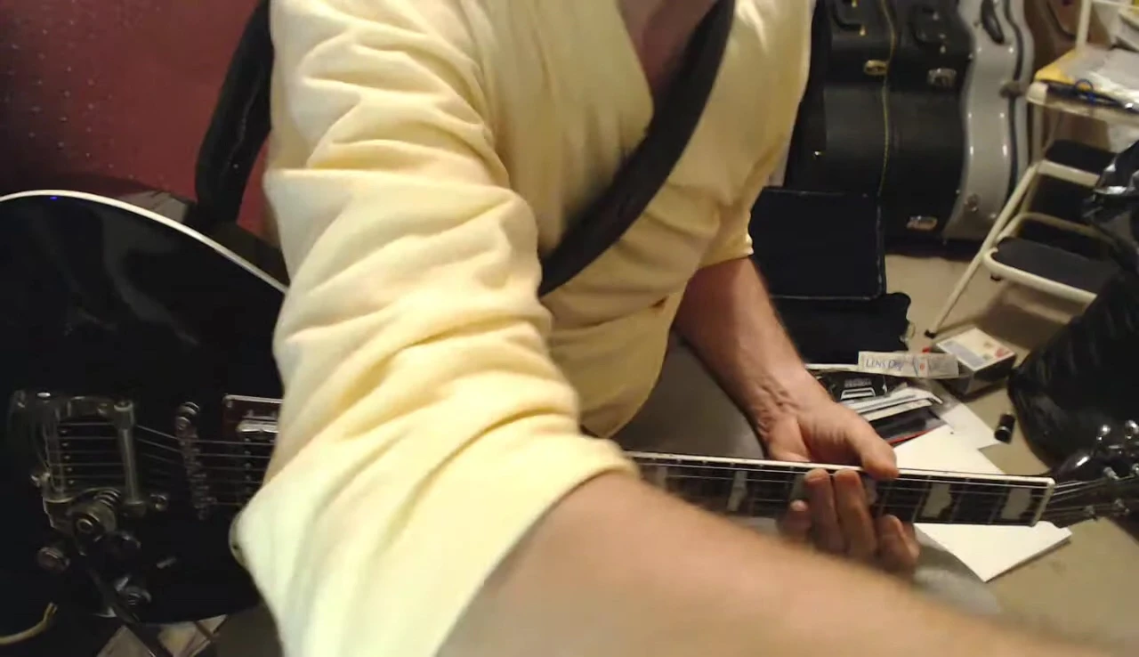 Planet Waves capo demonstration