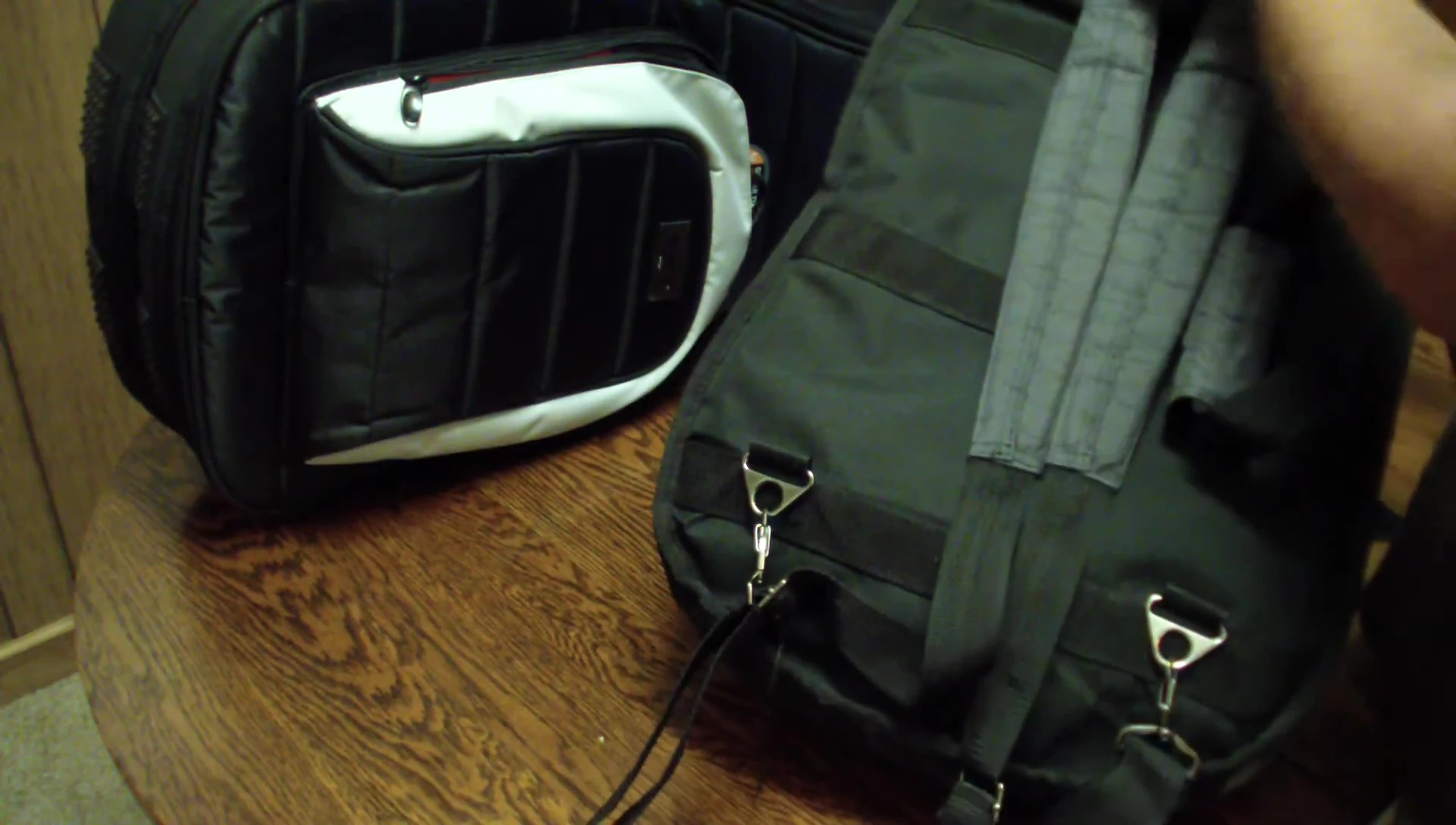 The Fender dual guitar case bag showcasing its handles and latches