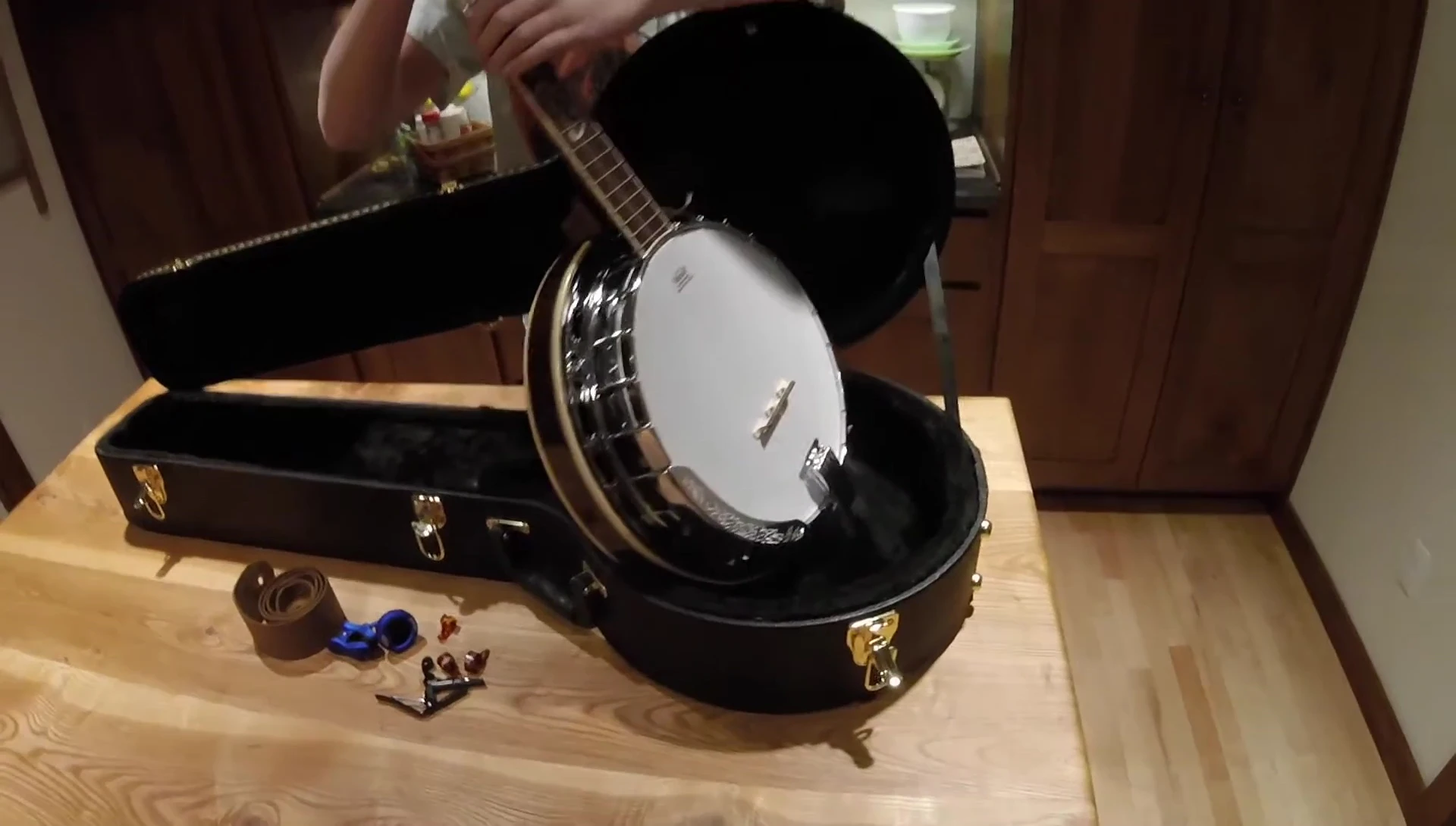 Demonstrating the correct way to place the banjo in the case.