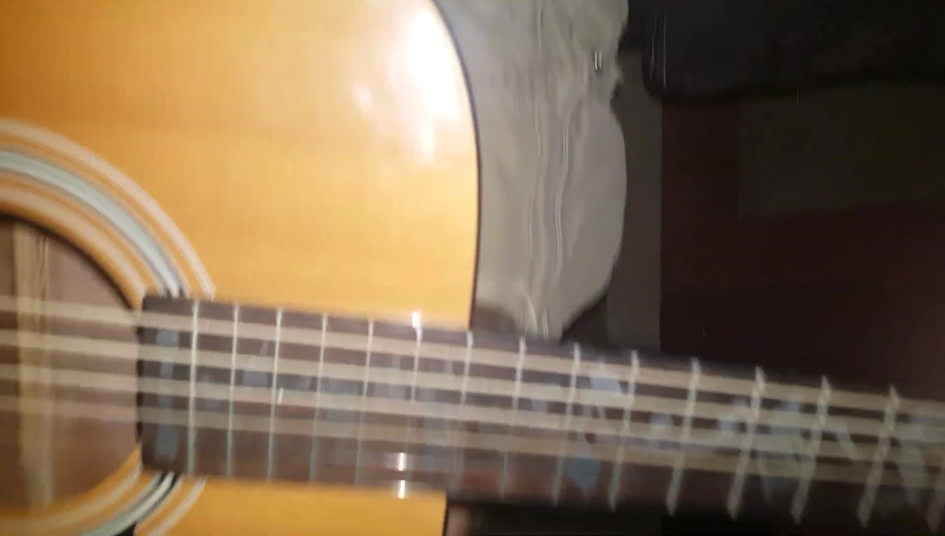 The reviewer expresses his preference for Nanoweb strings.