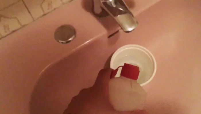 Add a quarter of the amount of pure ammonia to the water. Close the container carefully.