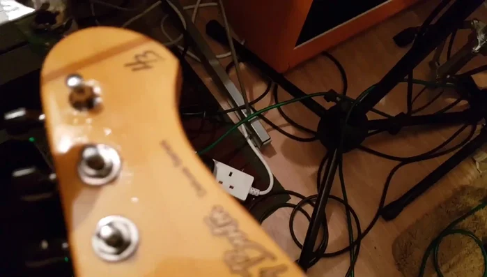 Apply 3-in-1 oil to the spindle.