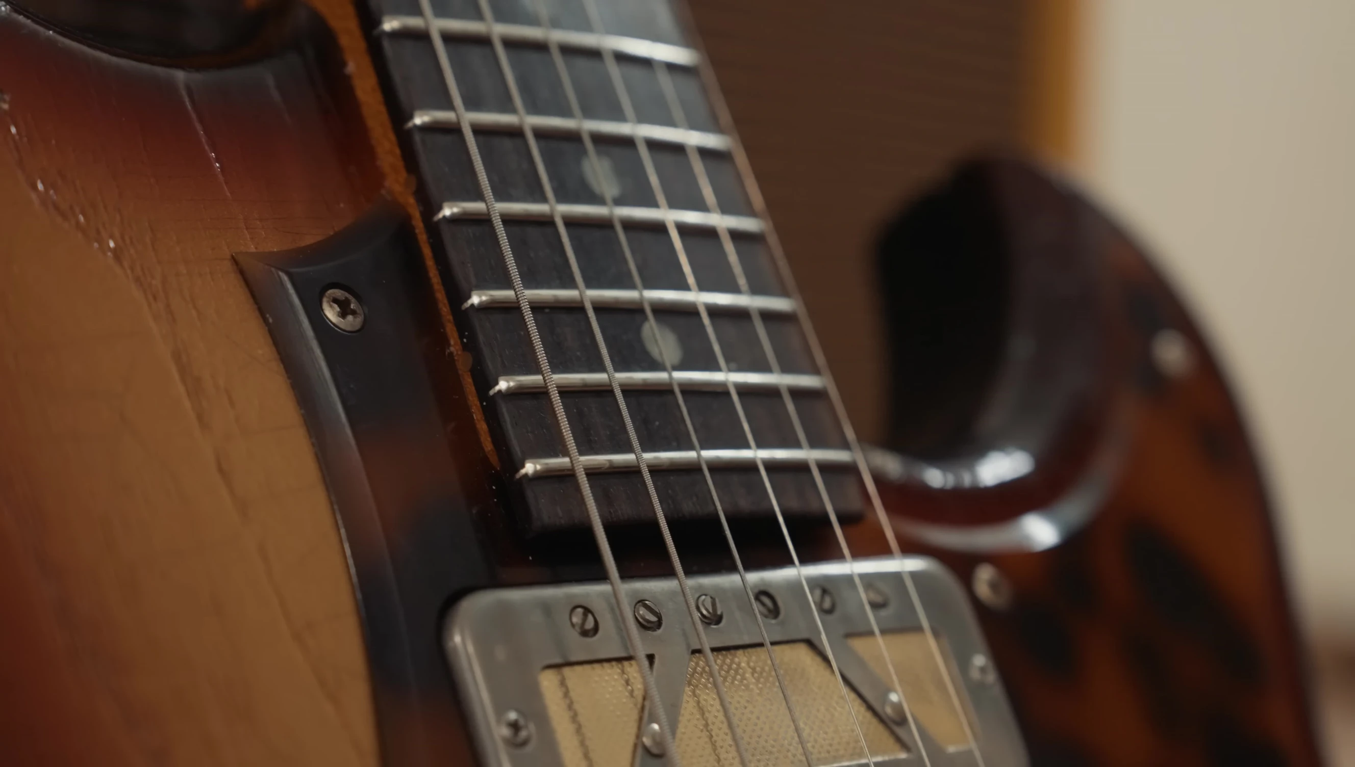 Close-up of flat wound string construction