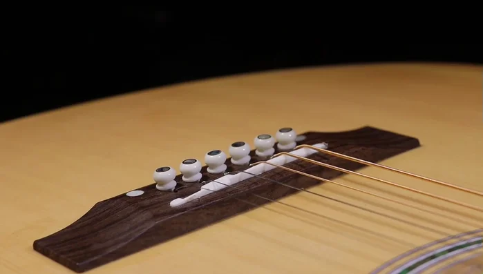 Tune the string using a tuner ([567.2]). Don't over-tighten to avoid breaking the string ([571.12]).