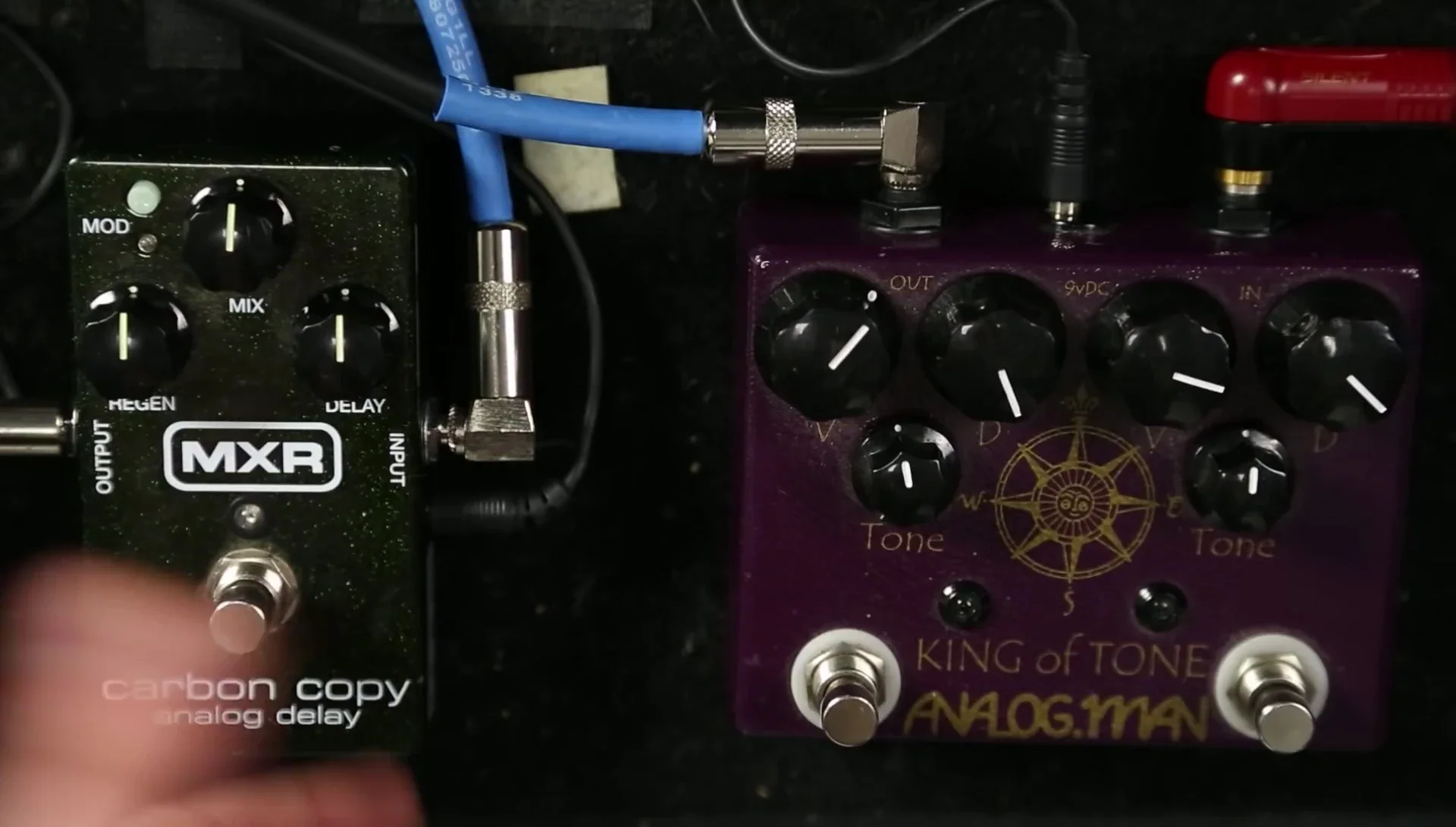 Close-up of the pedal's controls with knobs at the 12 o'clock position.