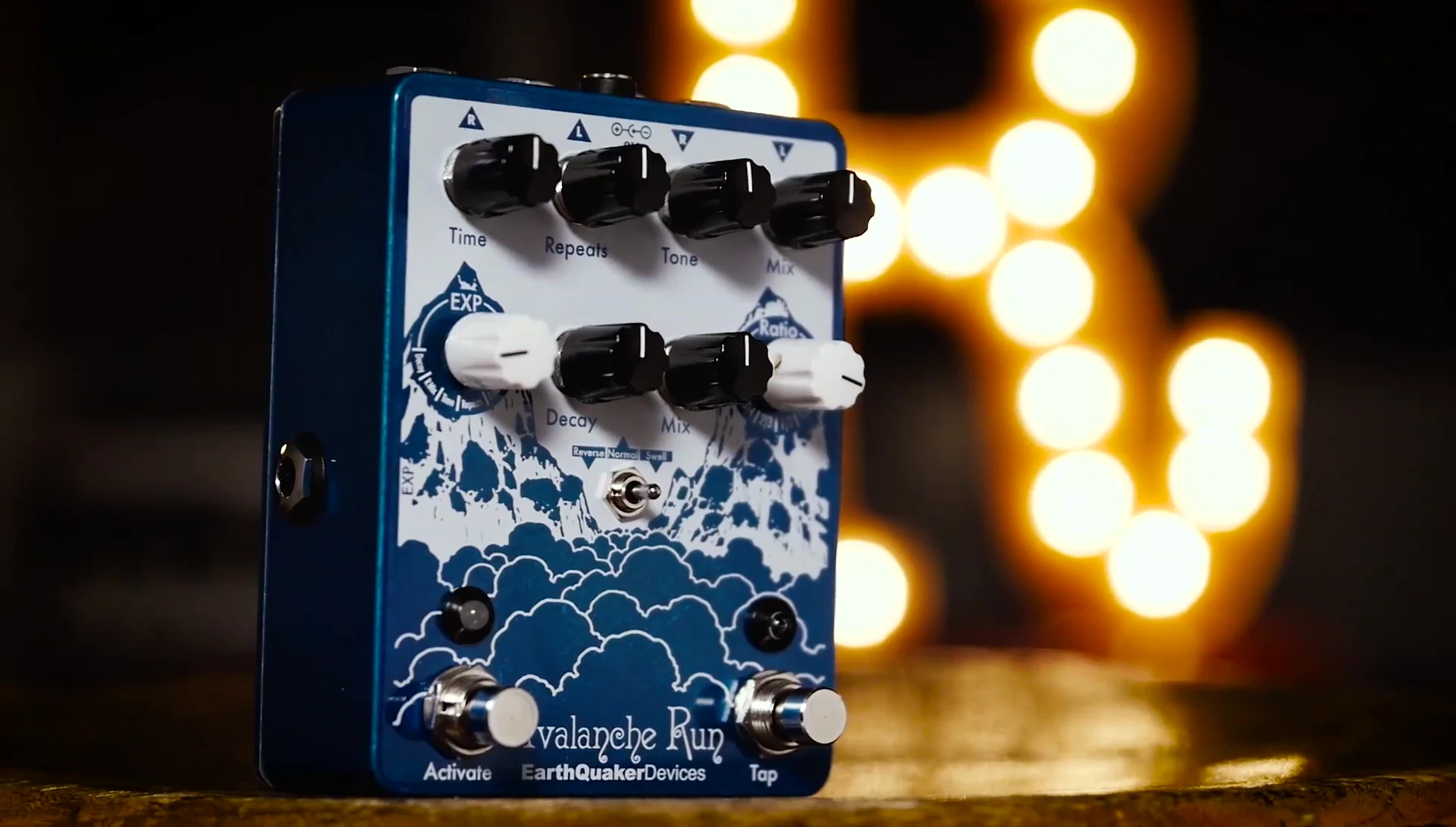 Highlighting the reverb's character and modulation