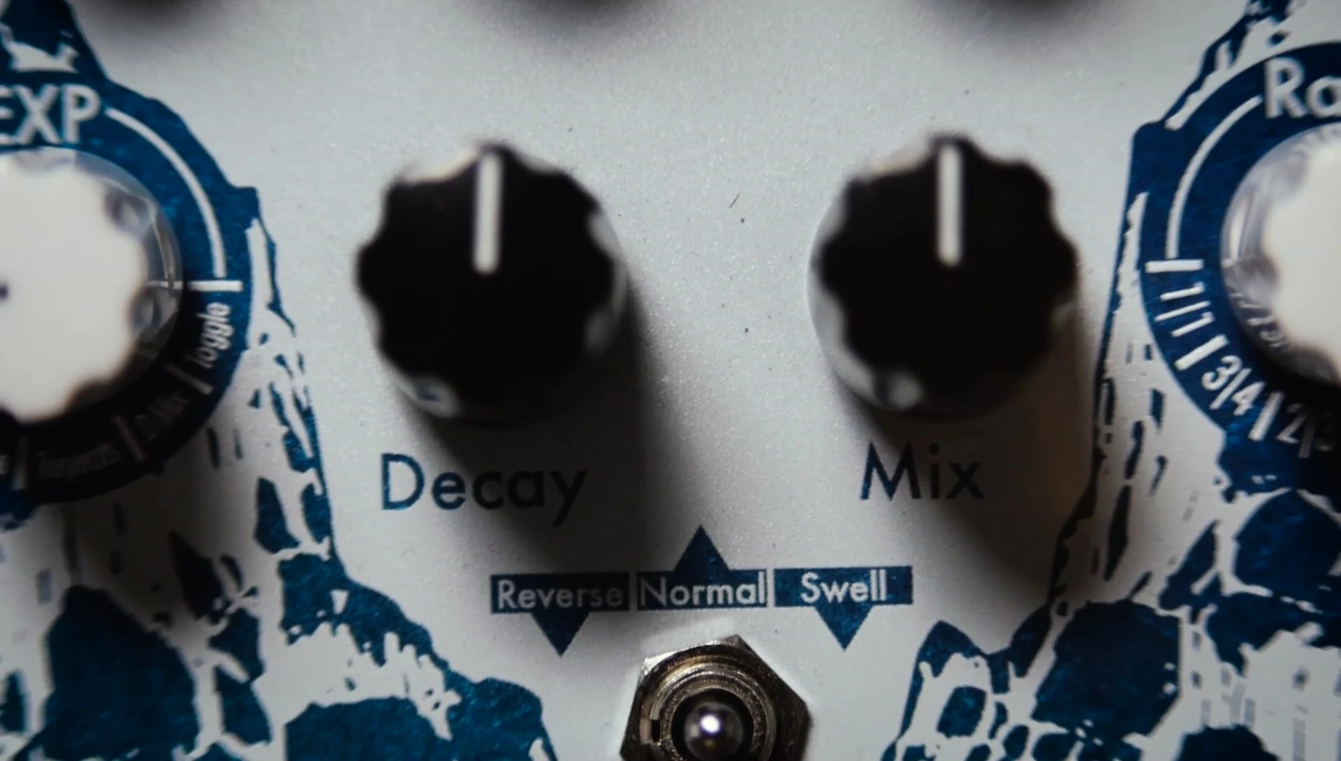 Showcase of the three-way switch and expression control