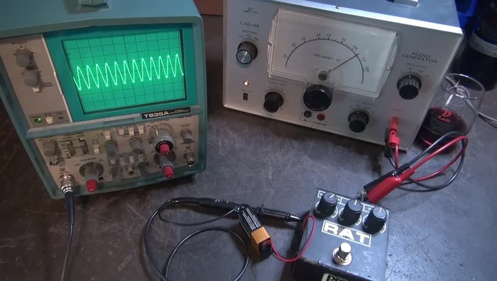 Observe that the pedal functions correctly, but the LED remains illuminated.