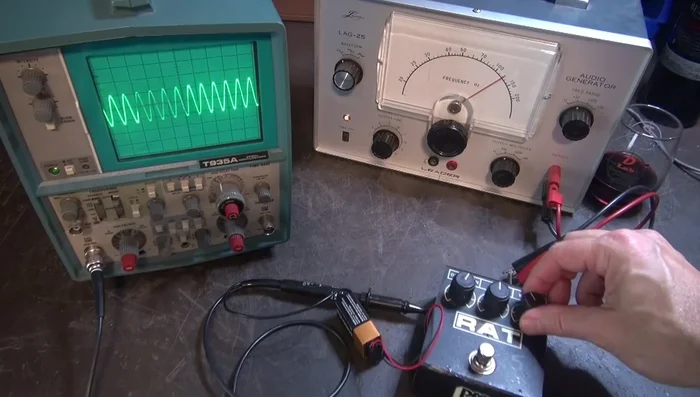Observe that the pedal functions correctly, but the LED remains illuminated.