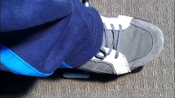 Press down on the toe of the pedal to activate the effect. Rock the pedal with the rhythm of your playing.