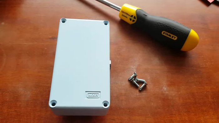 Remove all screws from the back of your MXR pedal.