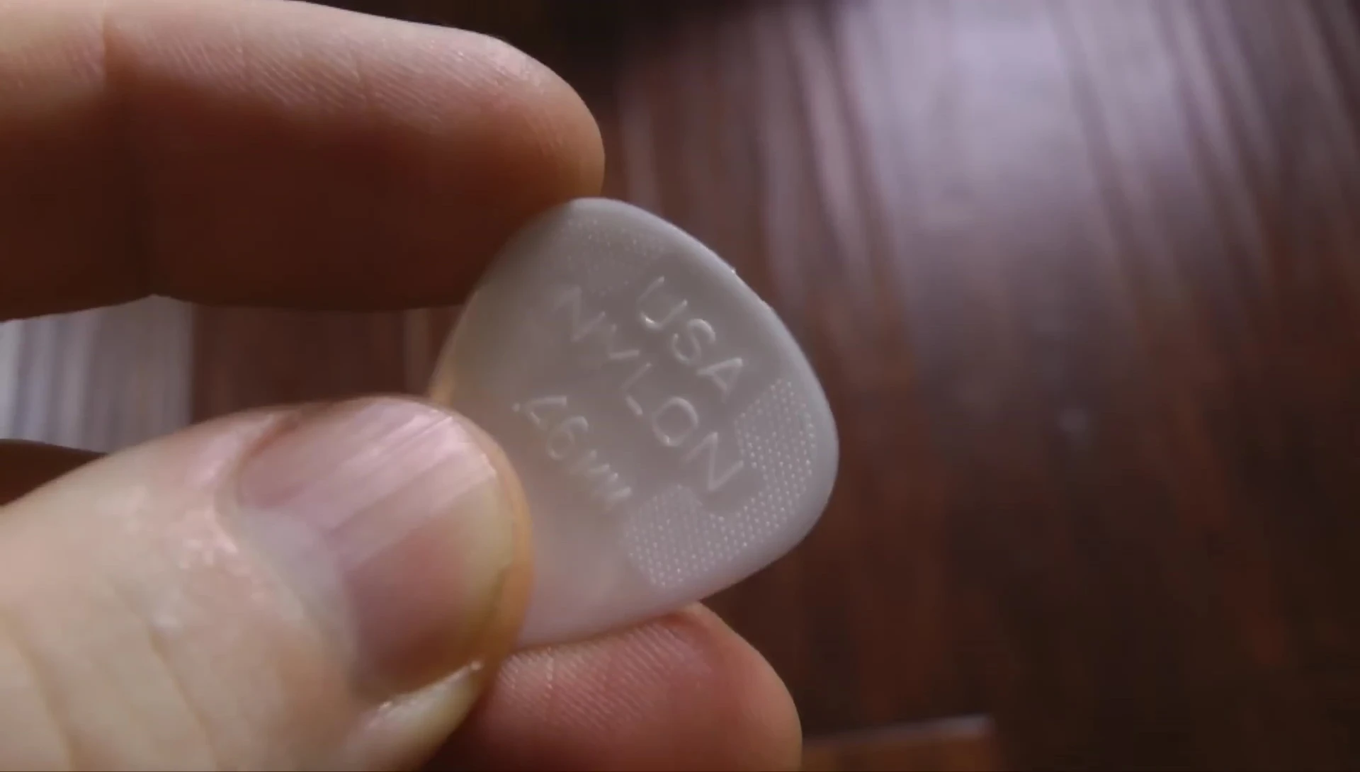 Example of a very thin pick (0.46mm).