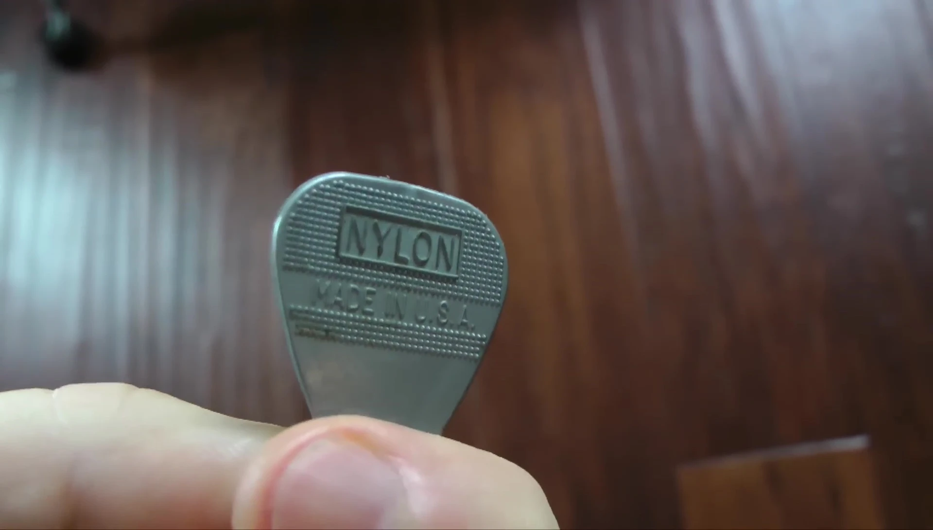 Mention of Jimmy Page using nylon picks
