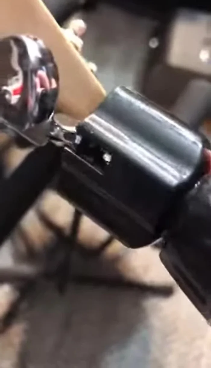 To tighten the string, press the button on the string winder.