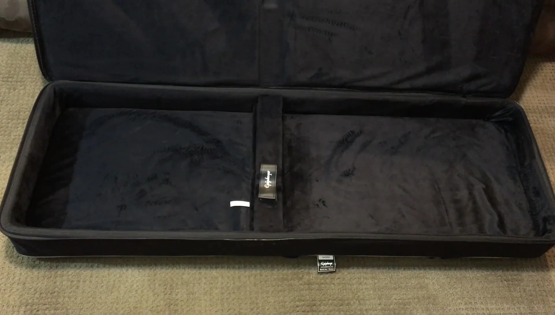 The zippered construction of the case