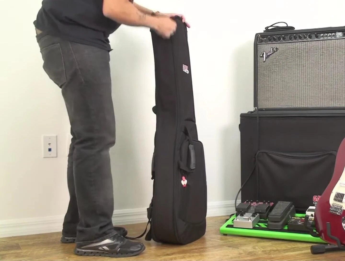 Double gig bag model shown.