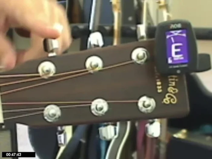 Strum the string you are tuning and observe the tuner display. The needle should be centered, and the screen should turn green when in tune. If the needle is to the left, the string is too flat (low); if it's to the right, the string is too sharp (high).