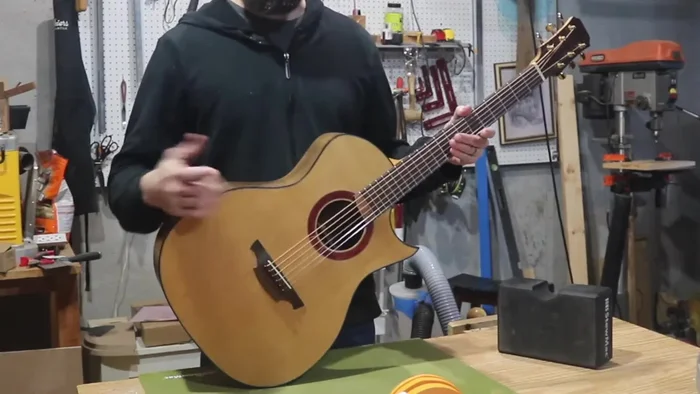 Identify the buzzing strings.