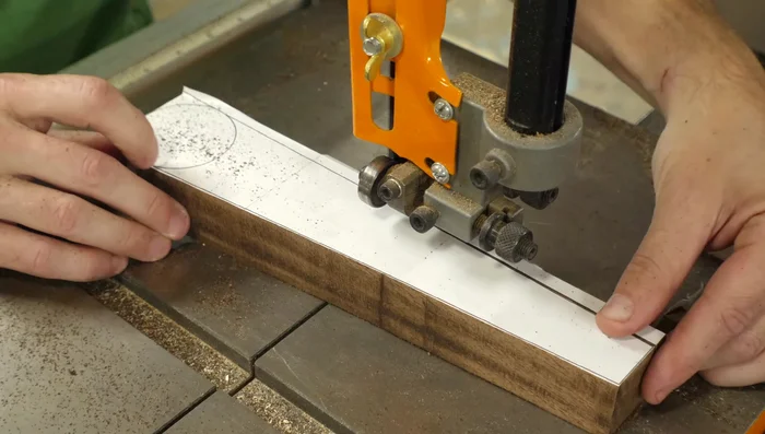 Cut the pieces using the table saw, adjusting the blade height to half the wood thickness.