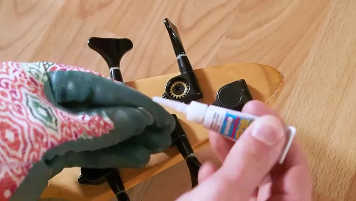 Optionally, reattach the cap using quick-drying glue and gloves to avoid getting glue on the guitar. (Alternatively, use regular glue and tape to hold the cap in place while it dries).