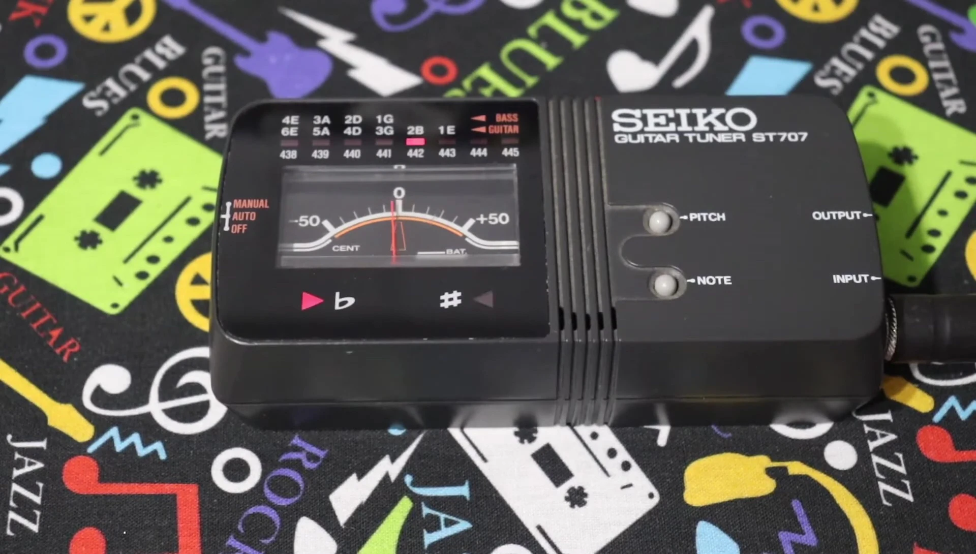 Demonstration of the tuner's needle response time and sustain.