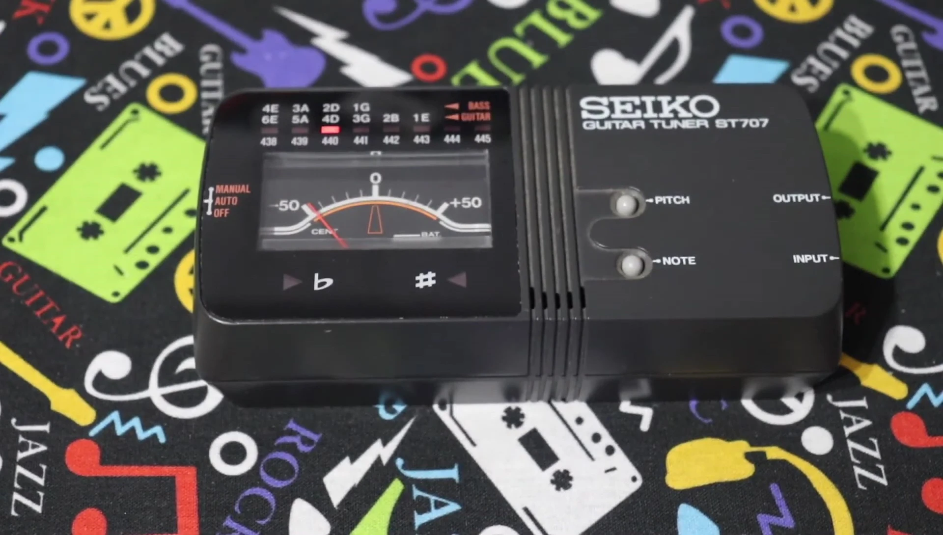 The tuner in manual mode, showcasing its string selection sensitivity.