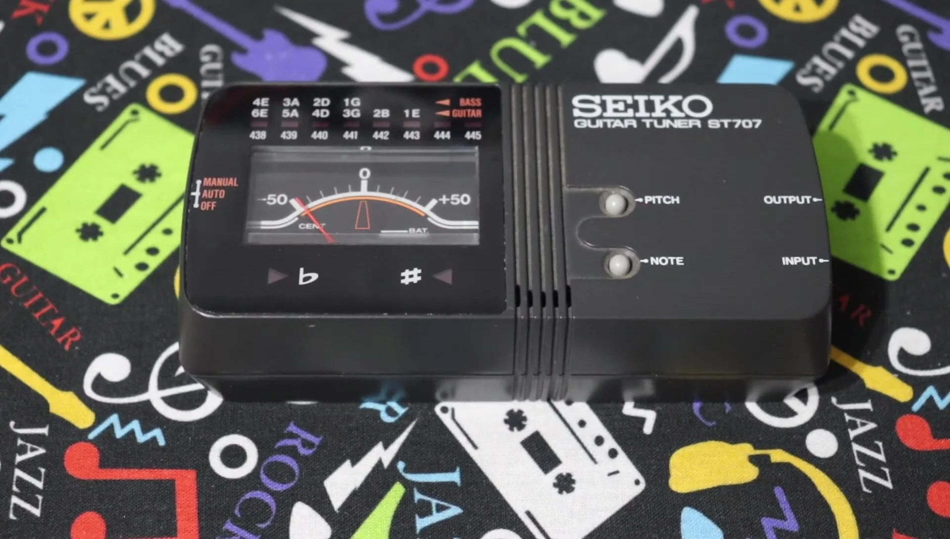 The tuner highlighting the recommended battery type.