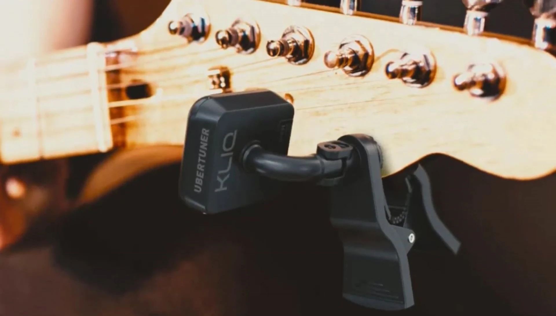 Tuner compatible with different instruments