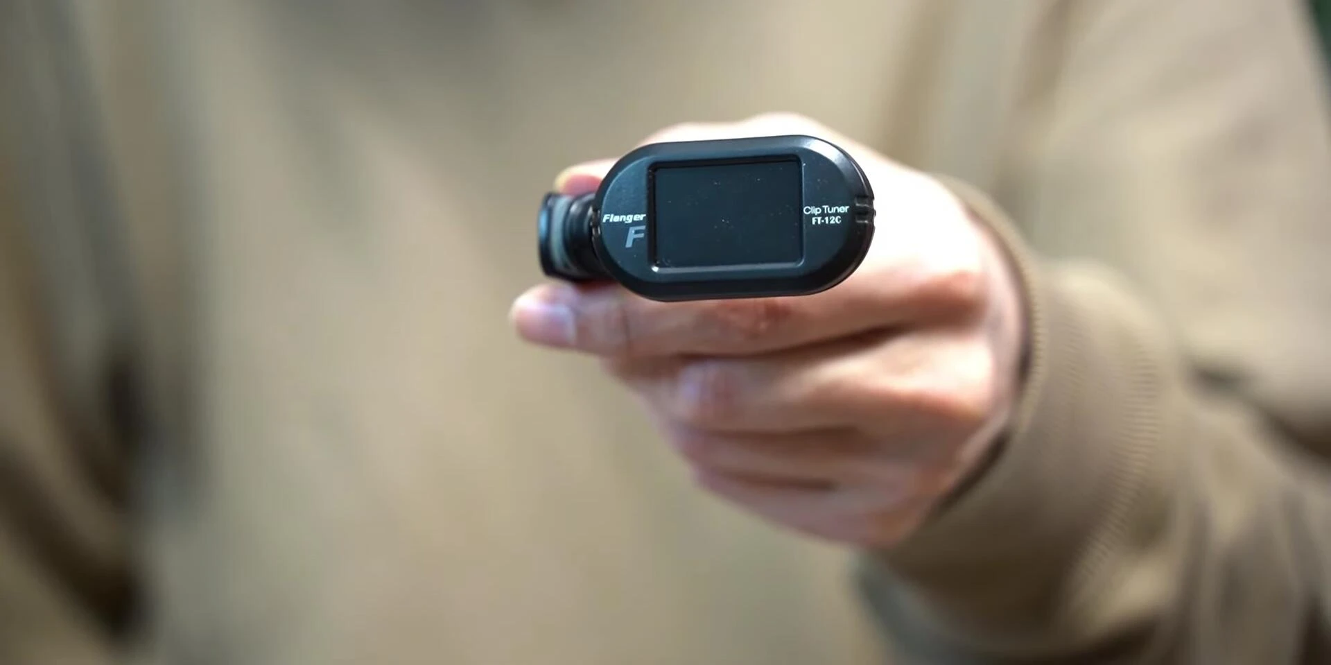 The FLANGER FT-12C clip-on tuner.
