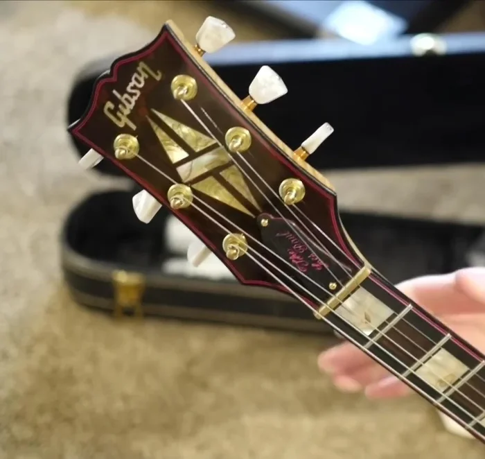 Remove the toggle switch cap and bottom strap pin to prevent damage during transit.