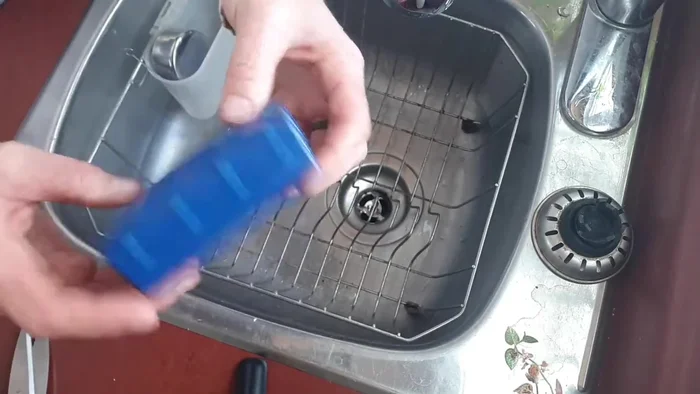 Place the sponge inside the soap case and insert into your guitar case.