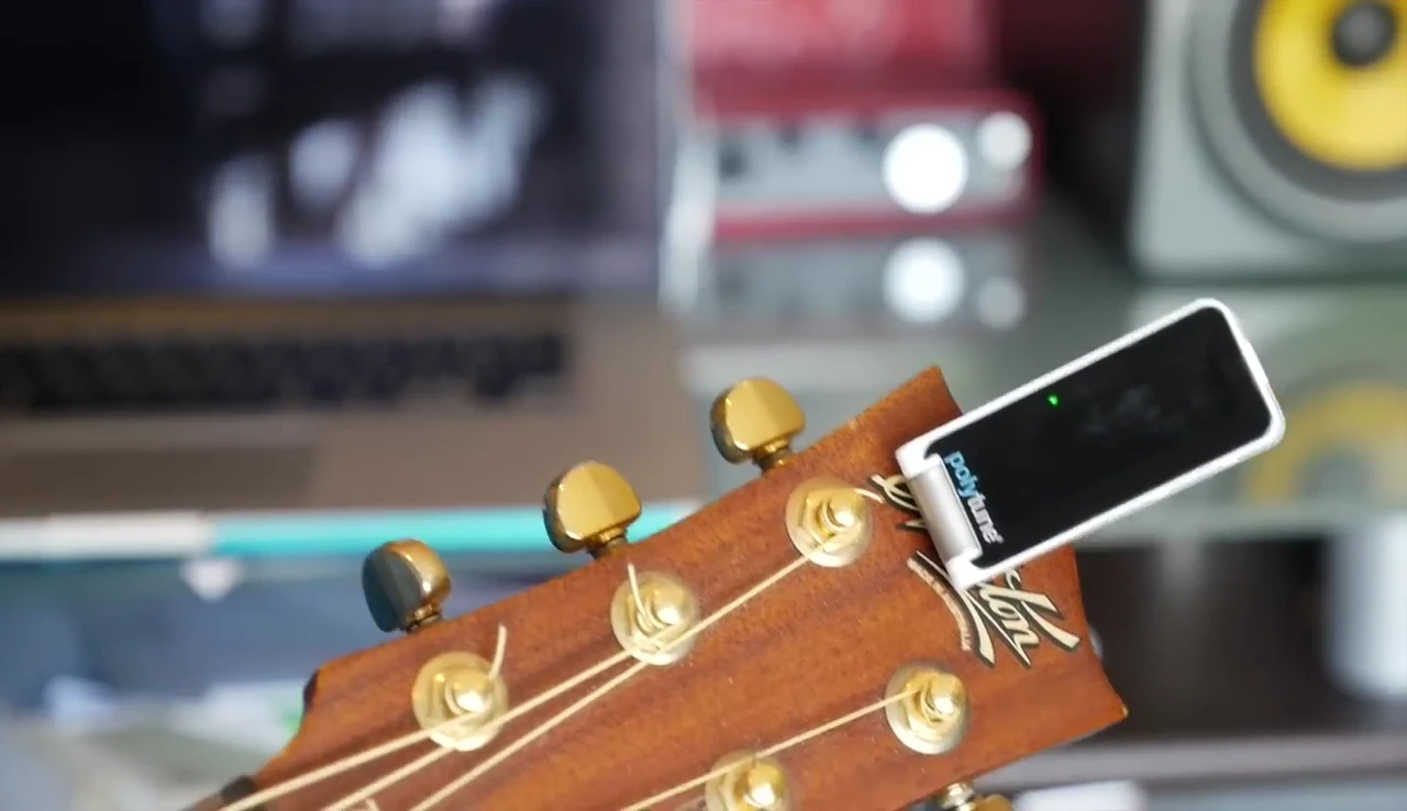 Screen showing all strings tuning simultaneously.
