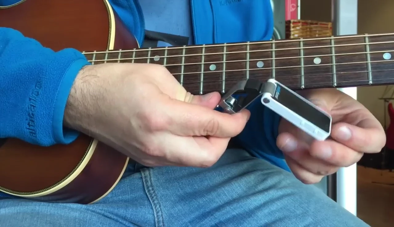 The reviewer showcasing the clip mechanism.