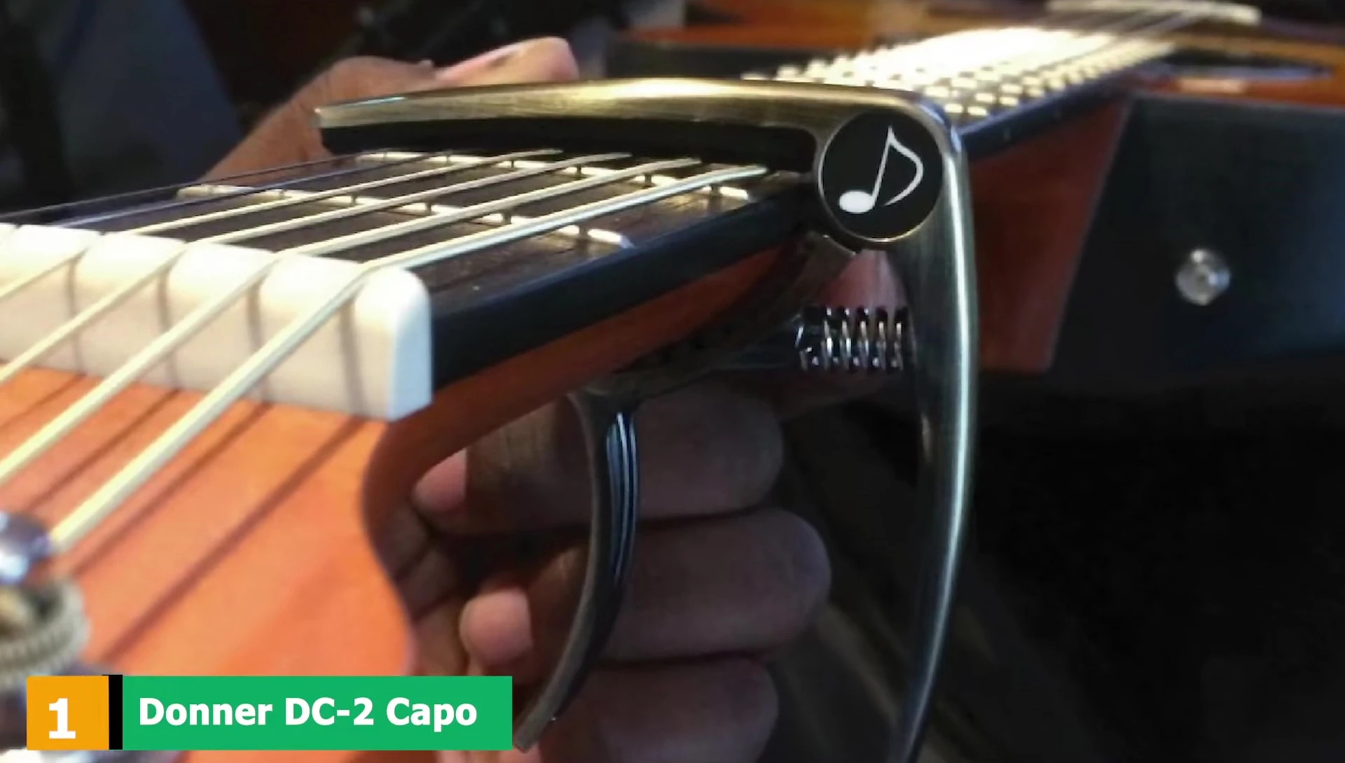 Donner DC2 Capo close-up