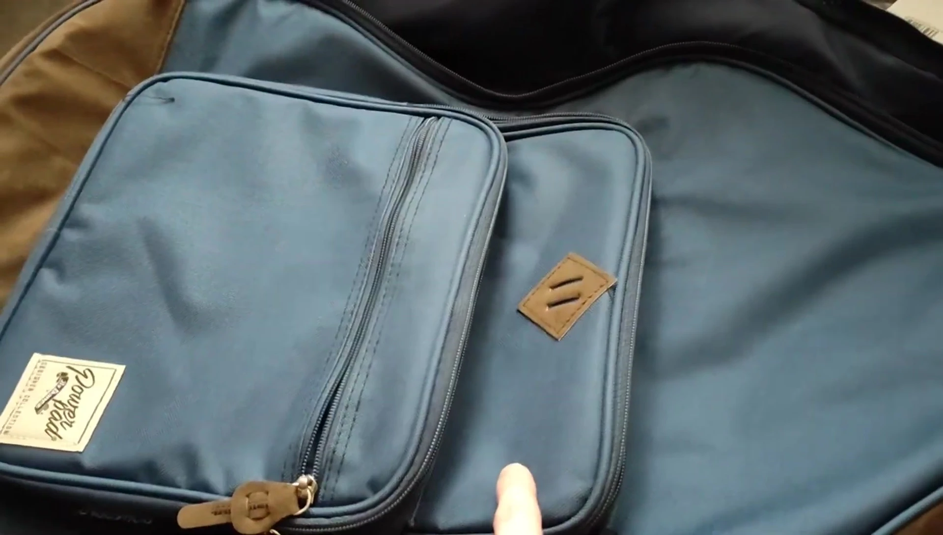A4 paper fitting in the third pocket