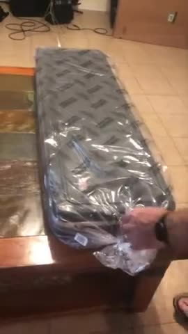 Unboxing the Gator guitar case