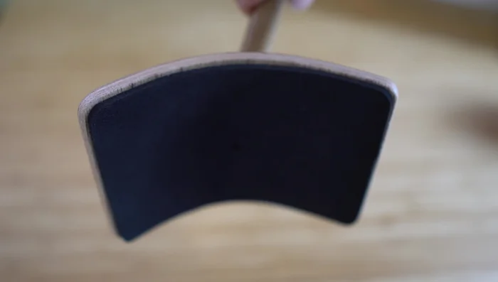 Securing the Support: The thick foam pad on the leg attachment prevents slipping, ensuring a secure fit.