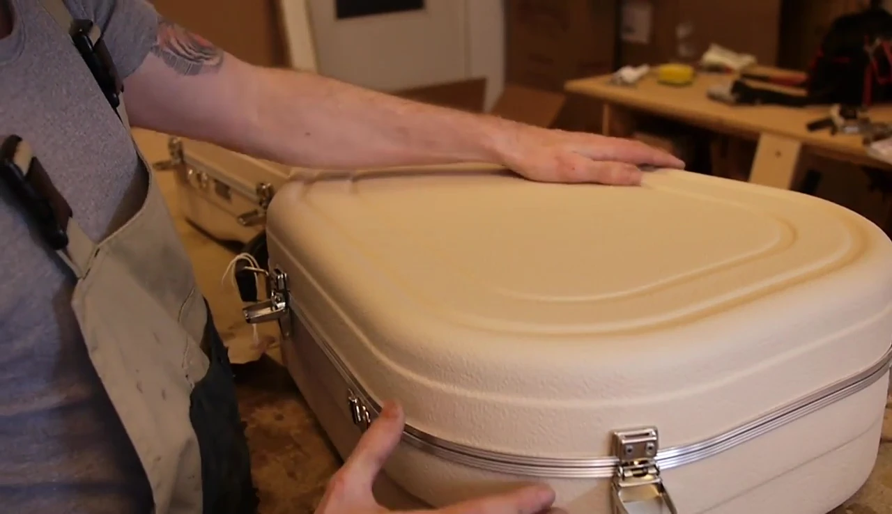 The Hiscox Artist Series case, showing multiple catches.