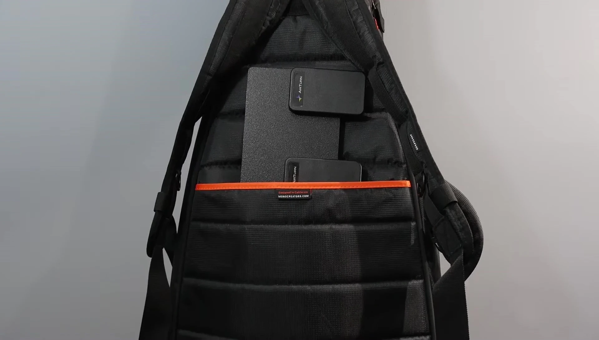 Showcase of the rear compartment handle and backpack straps.