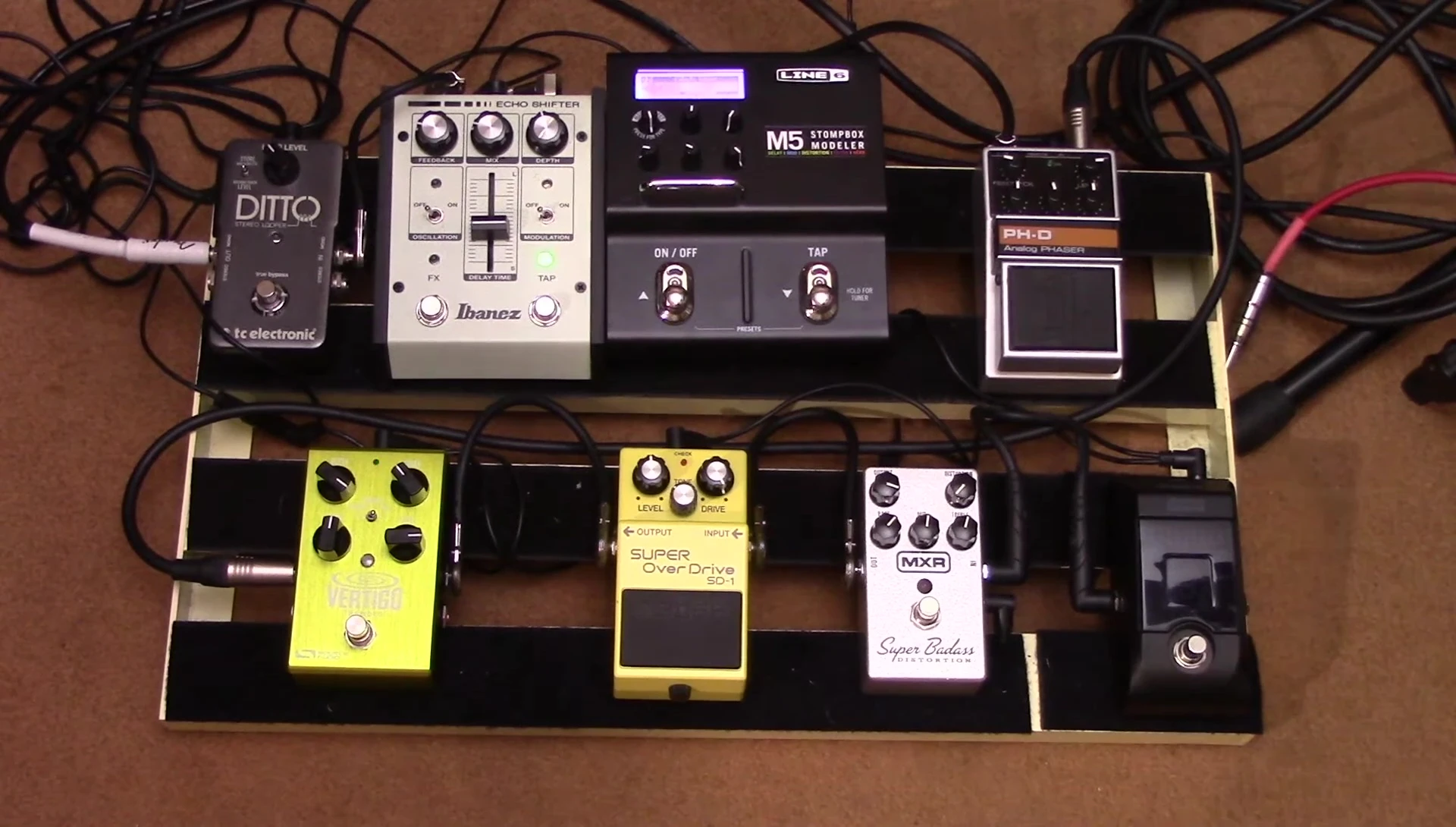 Example of a pedalboard setup.