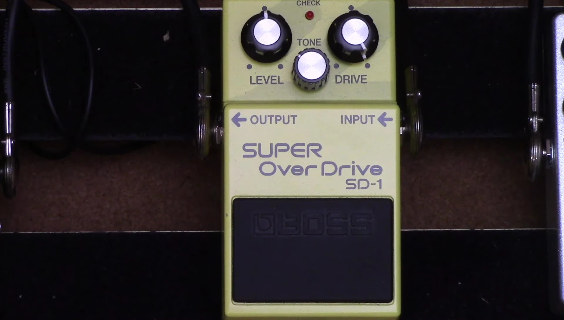 A single overdrive stompbox pedal.
