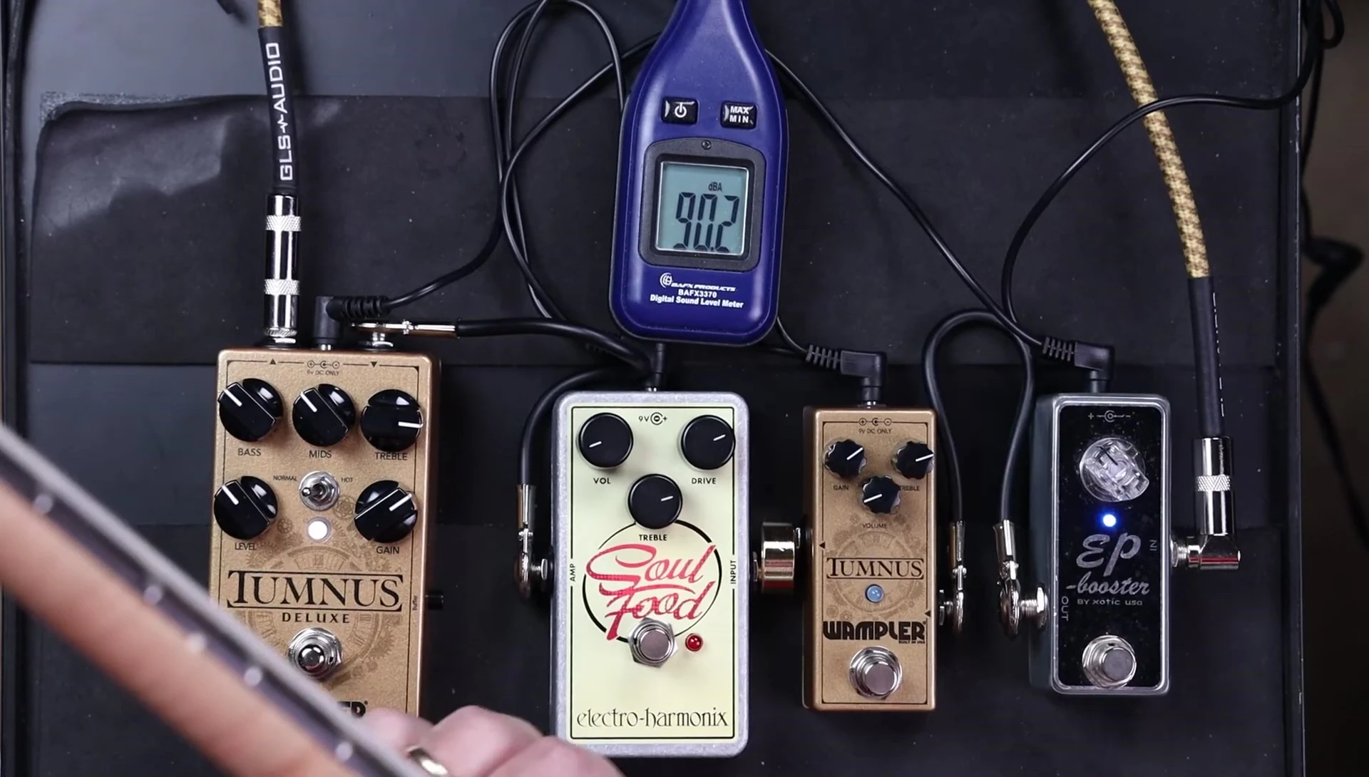 Guitarist boosting with different pedals